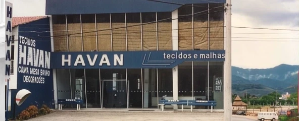 Segunda loja Havan com fachada maior e letreiro na Rodovia Antônio Heil em Brusque, SC, em 1989