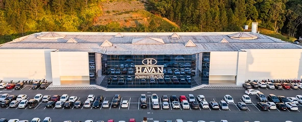 Centro Administrativo da Havan com 14 mil metros quadrados e salas com paredes de vidro, inaugurado em 2014 em Brusque, SC