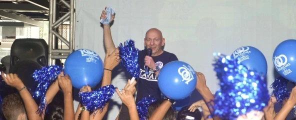 Luciano Hang e colaboradores comemorando a inauguração da centésima loja Havan em Rio Branco, Acre, em 2017
